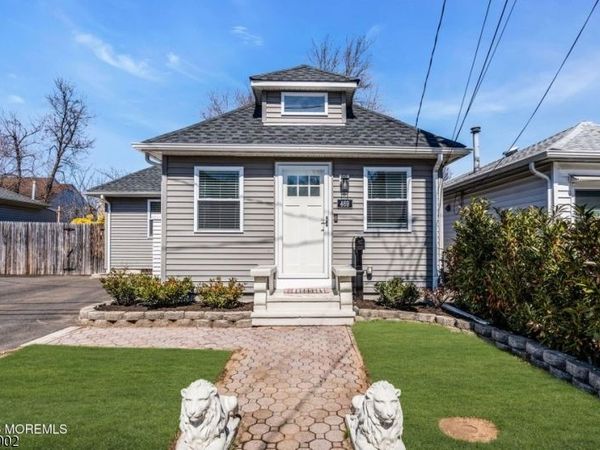 469 Center Ave, Middletown, NJ 07748