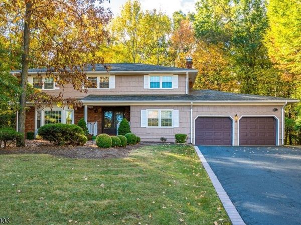 8 Woodmere Rd, North Brunswick, NJ 08902