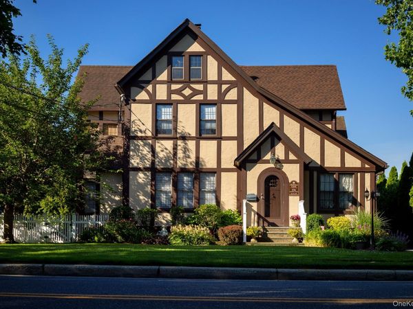 576 Scranton Avenue , Unit 576-4, Lynbrook, NY 11563