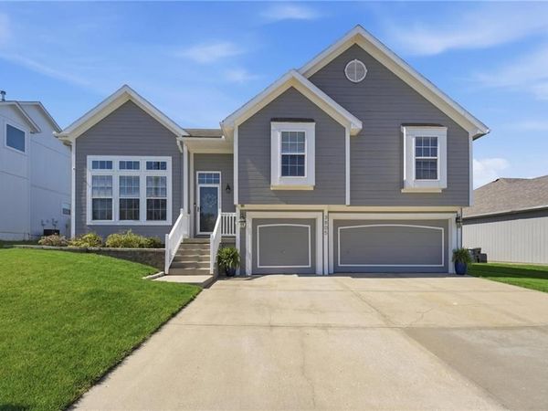 3805 NW Old Stagecoach Road, Kansas City, MO 64154