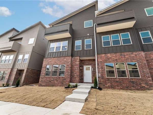 2179 W Million Lane , Fayetteville, AR 72704