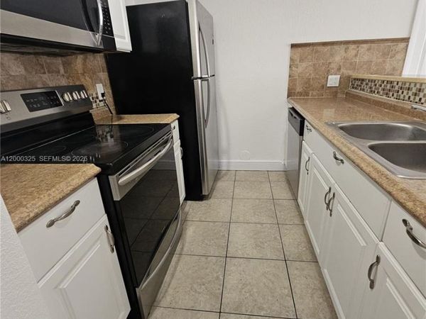 8180 Geneva Ct, Unit 123, Doral, FL 33166