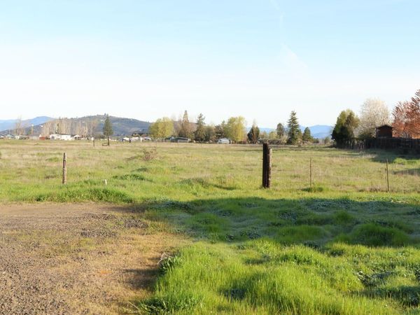 3825 Avenue H, Unit A & B, White City, OR 97503