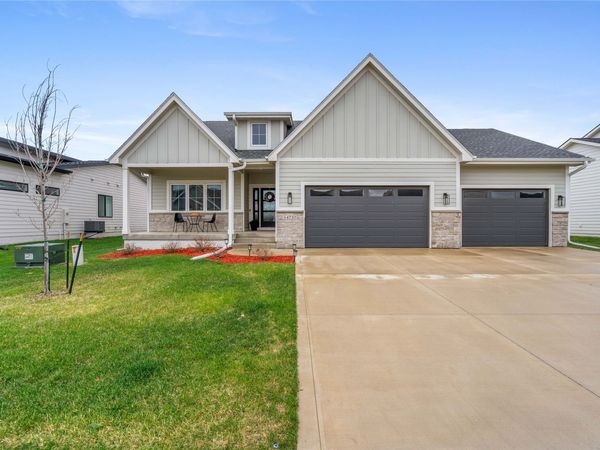 14737 Stonecrop Drive, Urbandale, IA 50323