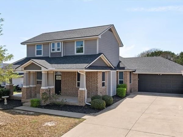 119 Camelot Street , Glen Rose, TX 76043