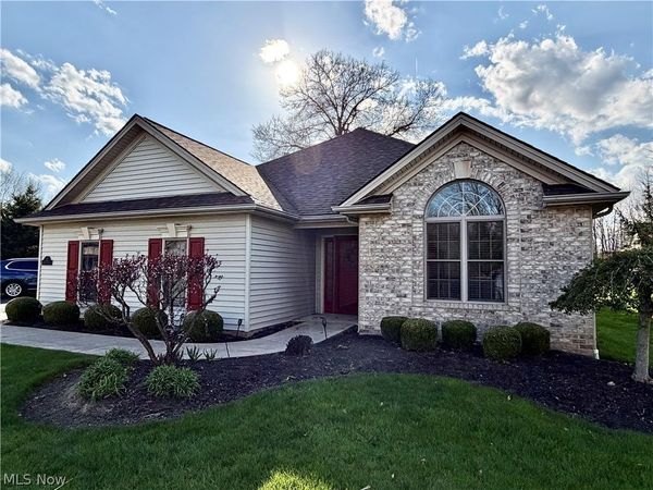 22 Walker Circle, Girard, OH 44420