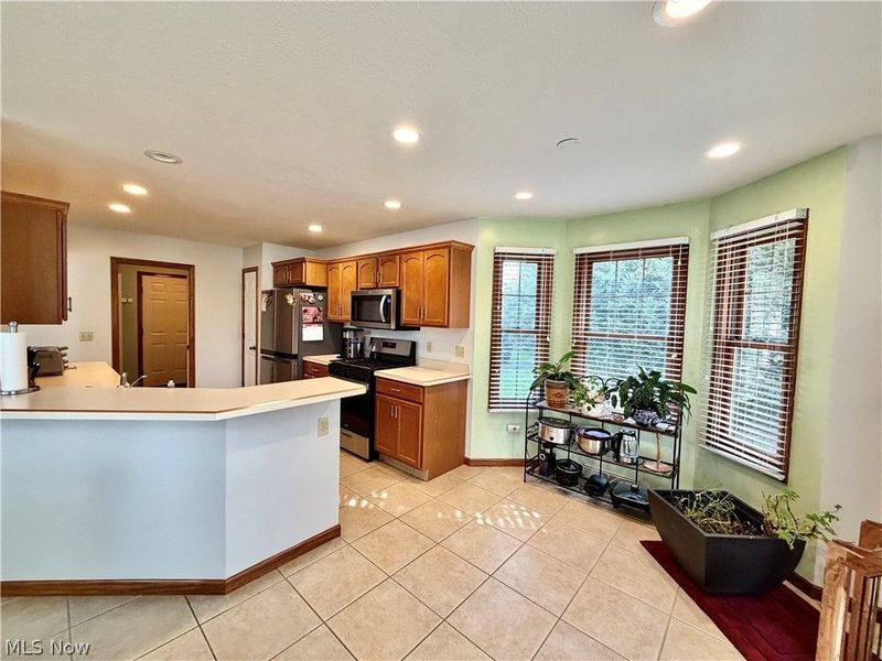 22 Walker Circle, Girard, OH 44420 Photo 12