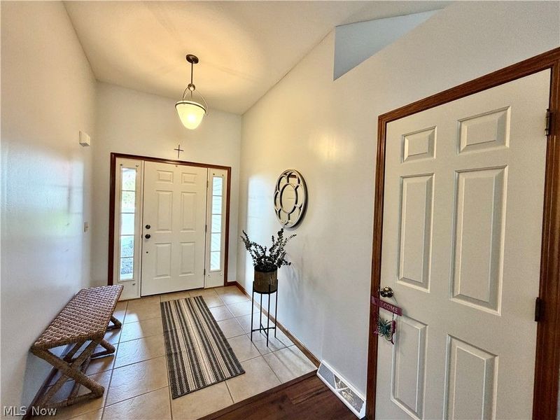 22 Walker Circle, Girard, OH 44420 Photo 2