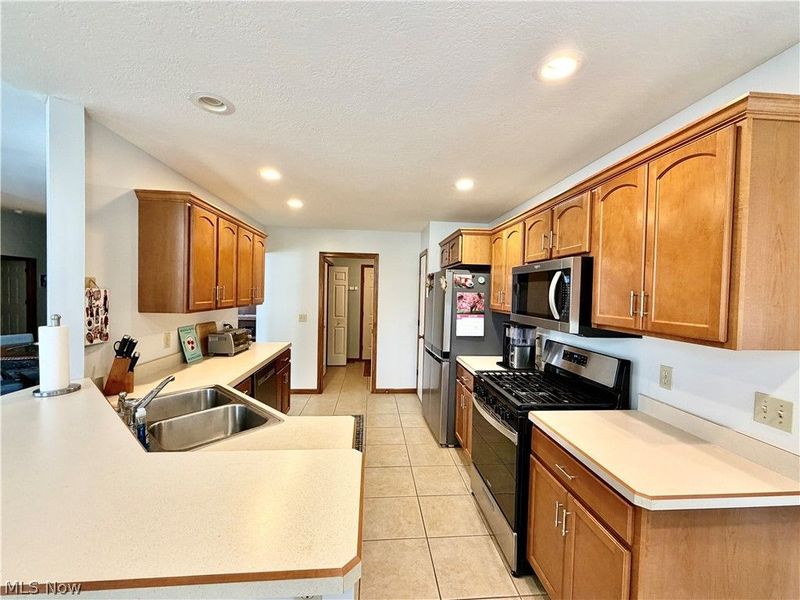 22 Walker Circle, Girard, OH 44420 Photo 9