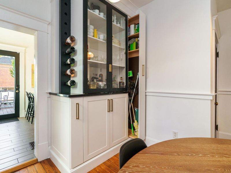 195 E Mithoff Street , Columbus, OH 43206 Photo 11