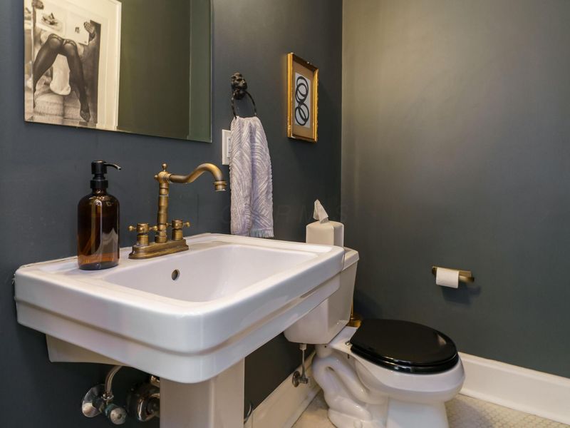 195 E Mithoff Street , Columbus, OH 43206 Photo 16