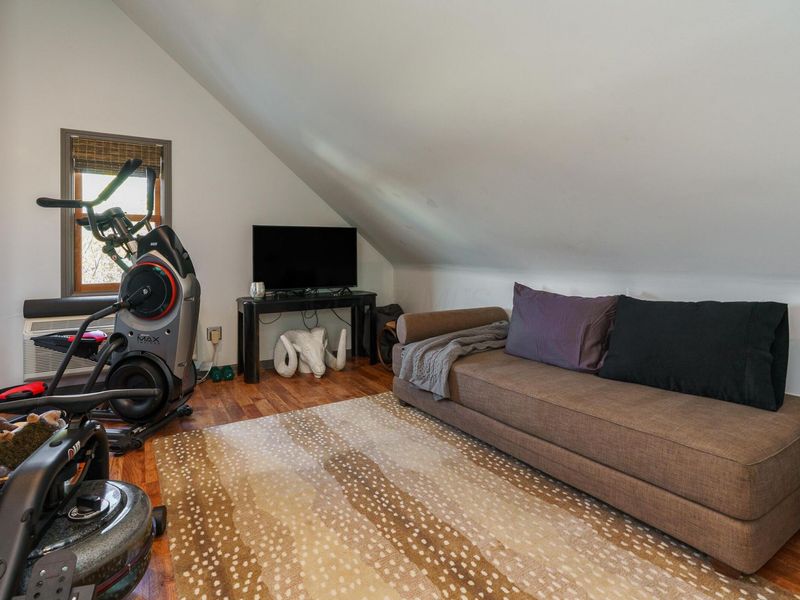 195 E Mithoff Street , Columbus, OH 43206 Photo 28