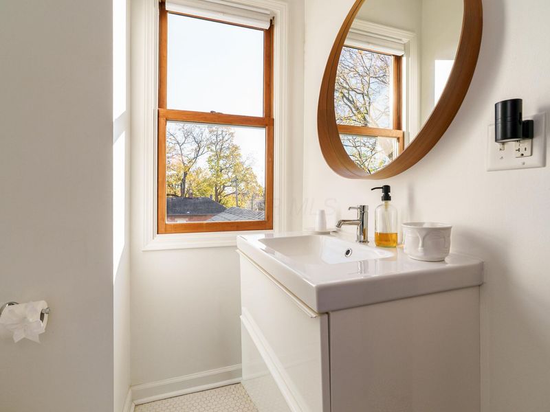 195 E Mithoff Street , Columbus, OH 43206 Photo 32