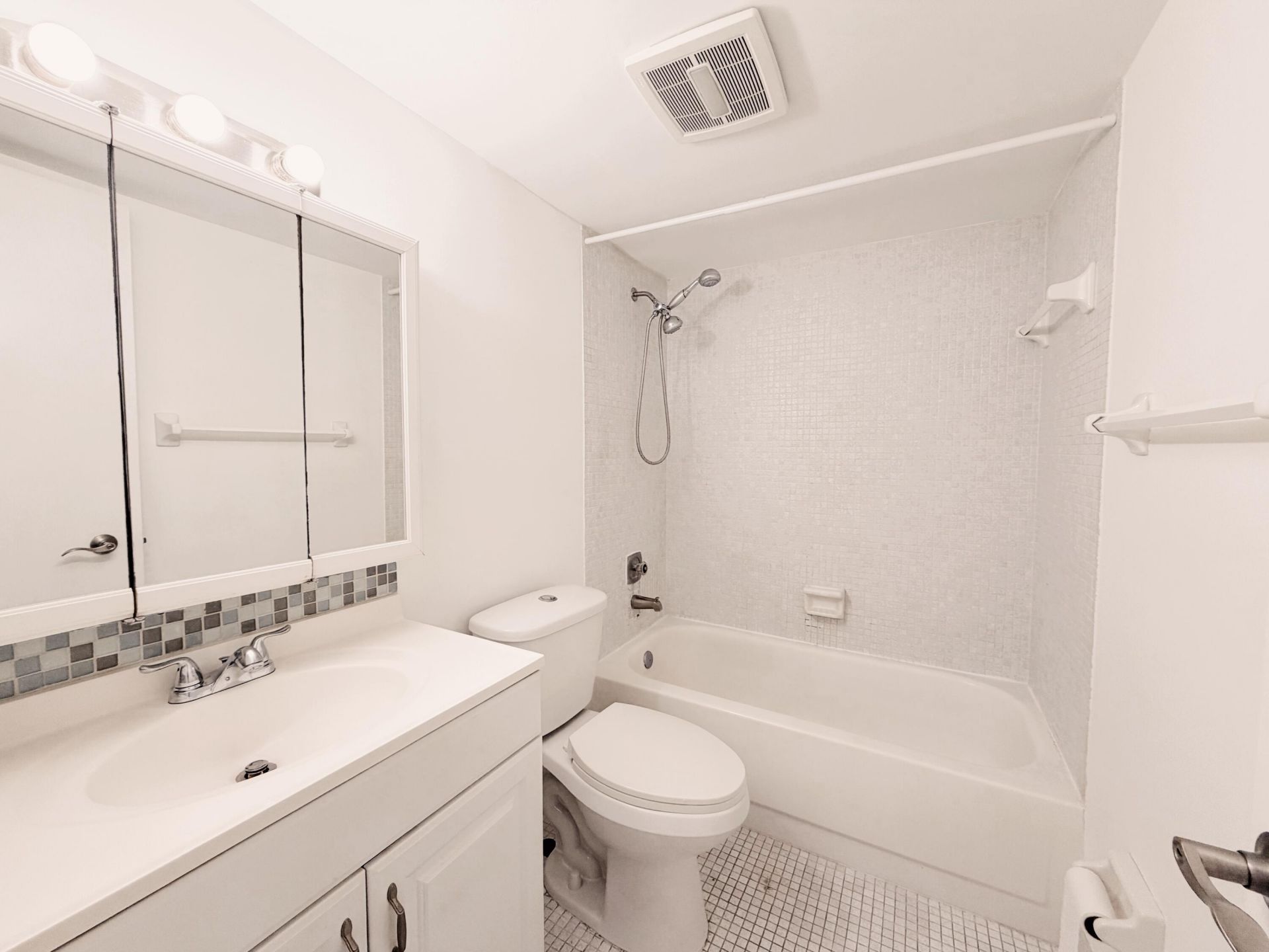 600 Village Green Court, Unit 203, Palm Springs, FL 33461 Photo