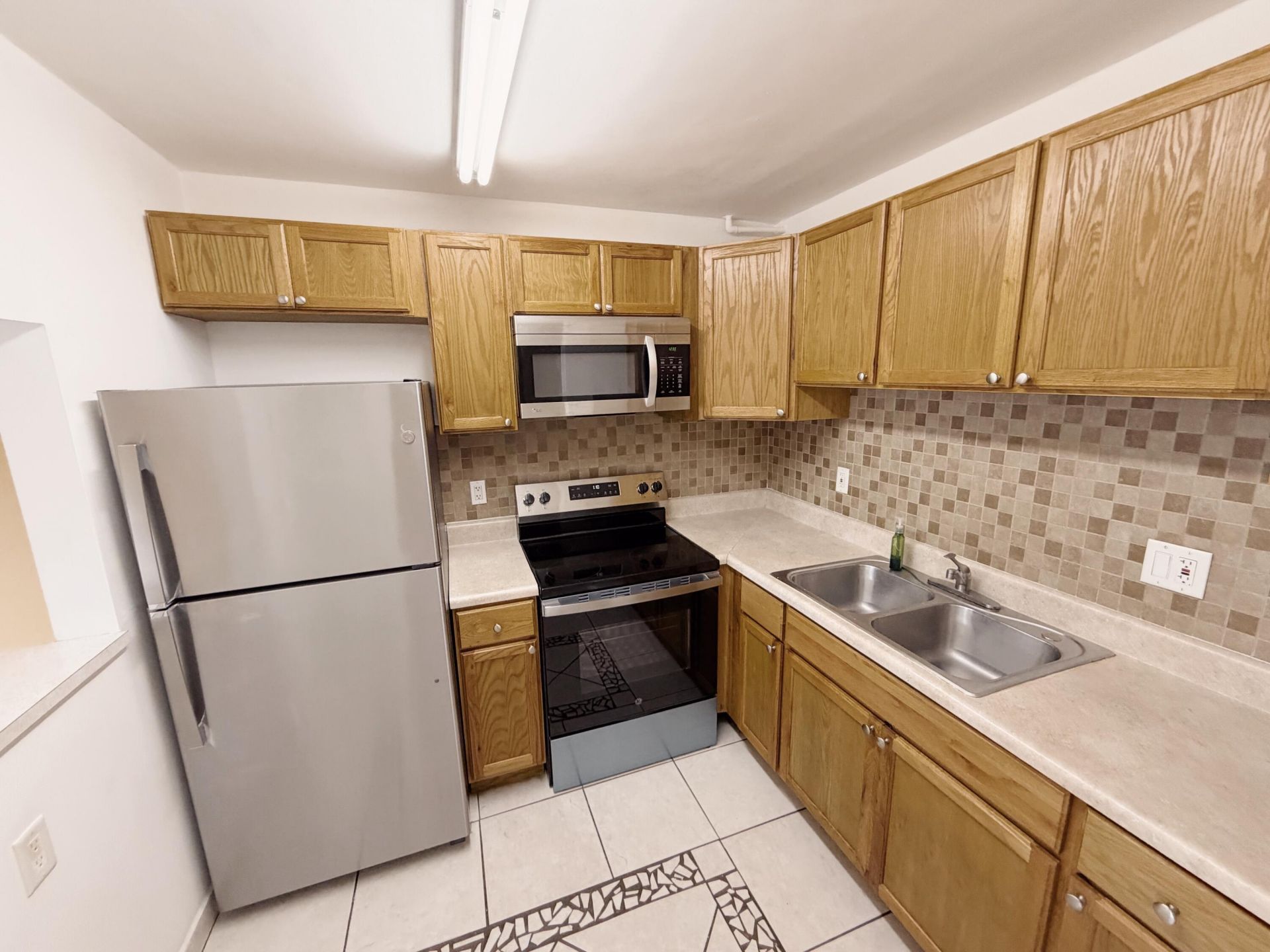 600 Village Green Court, Unit 203, Palm Springs, FL 33461 Photo