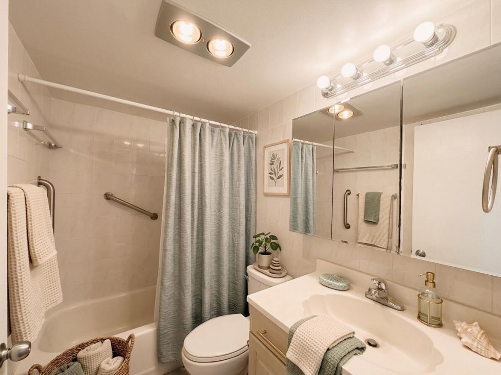 100 E Village Green Cir Circle E, Unit 306, Palm Springs, FL 33461 Photo