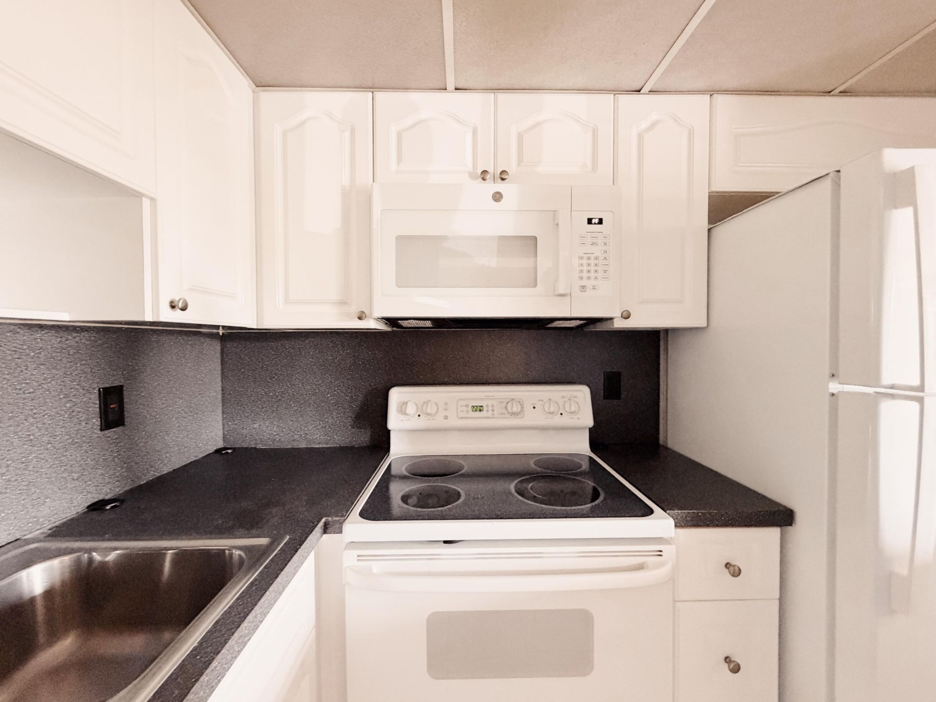 100 E Village Green Cir Circle E, Unit 306, Palm Springs, FL 33461 Photo