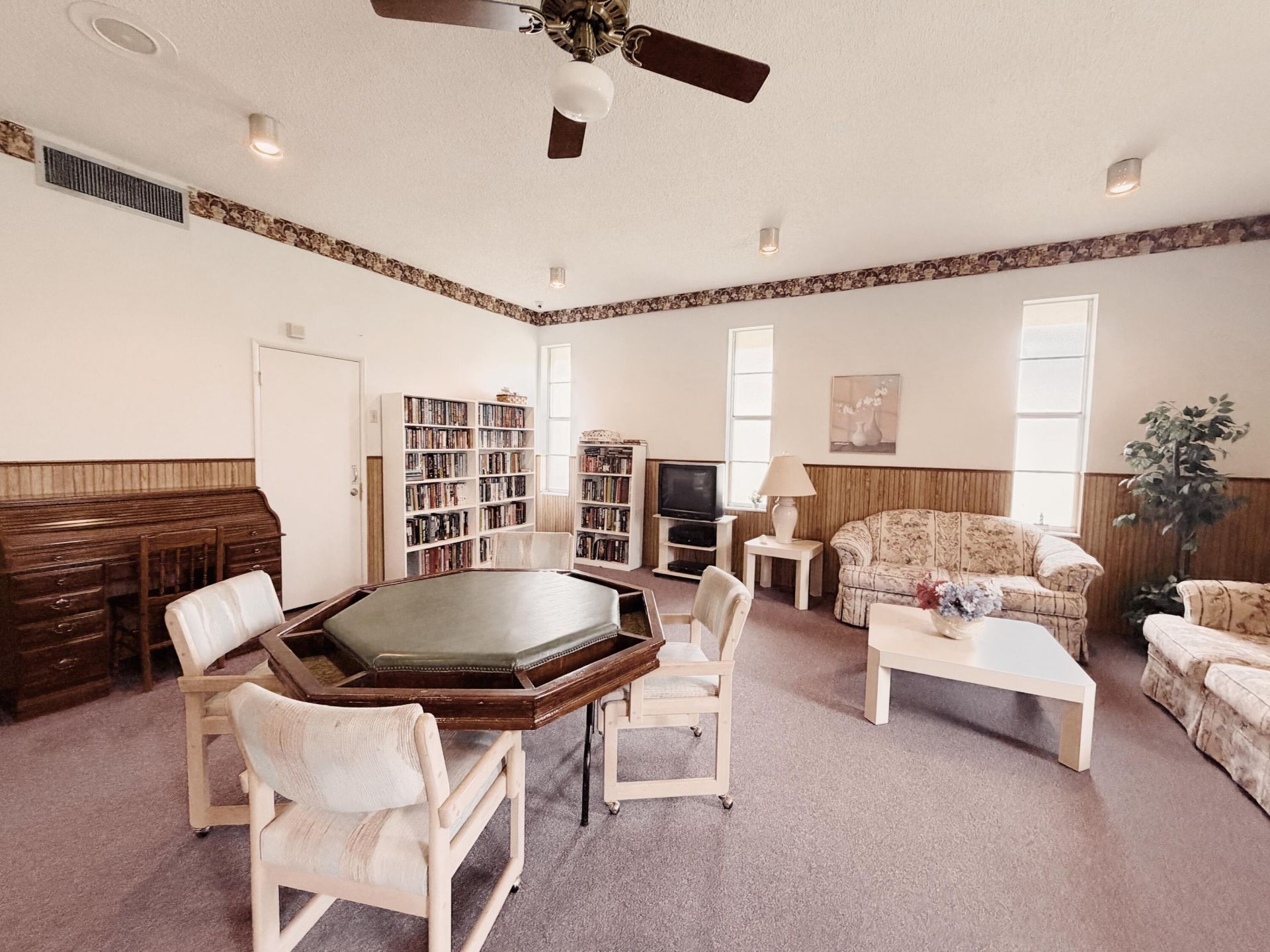 100 E Village Green Cir Circle E, Unit 306, Palm Springs, FL 33461 Photo