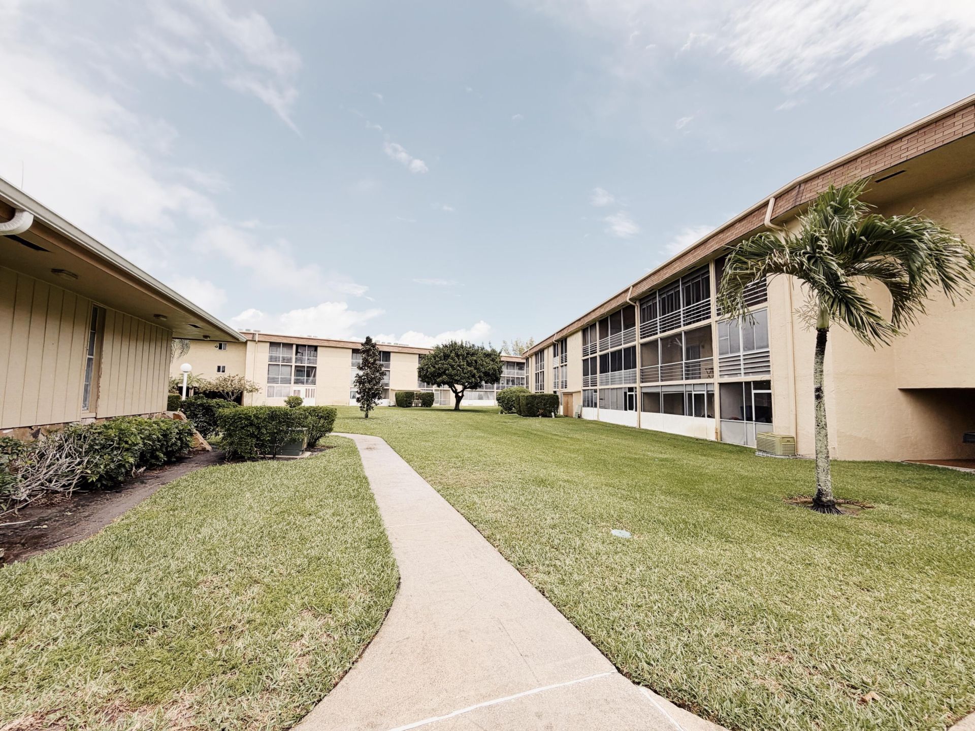 100 E Village Green Cir Circle E, Unit 306, Palm Springs, FL 33461 Photo