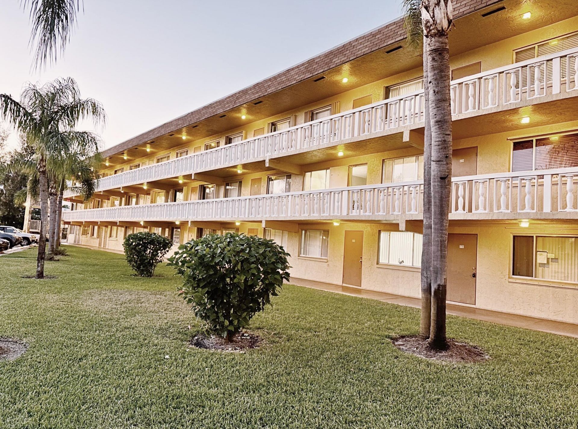 100 E Village Green Cir Circle E, Unit 306, Palm Springs, FL 33461 Photo