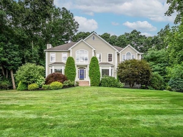 33 Nutmeg Ln, North Andover, MA 01845