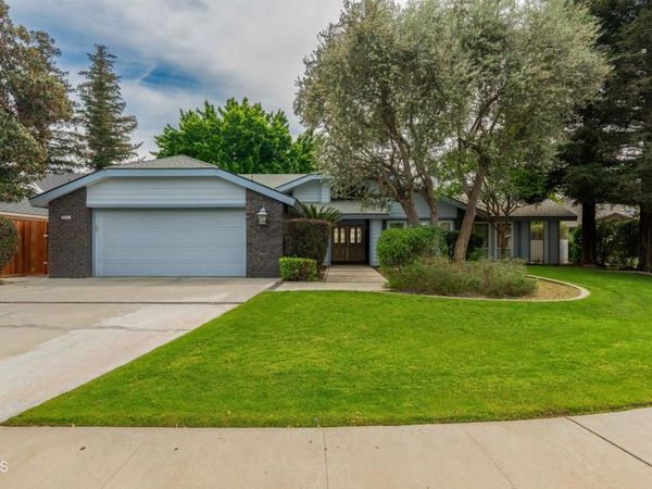 9501 Greenhaven Court, Bakersfield, CA 93311