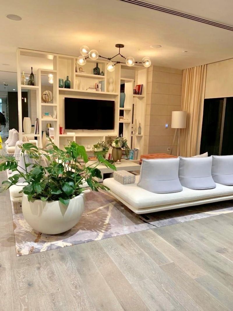 650 NE 32 St, Unit 705, Miami, FL 33137 Photo