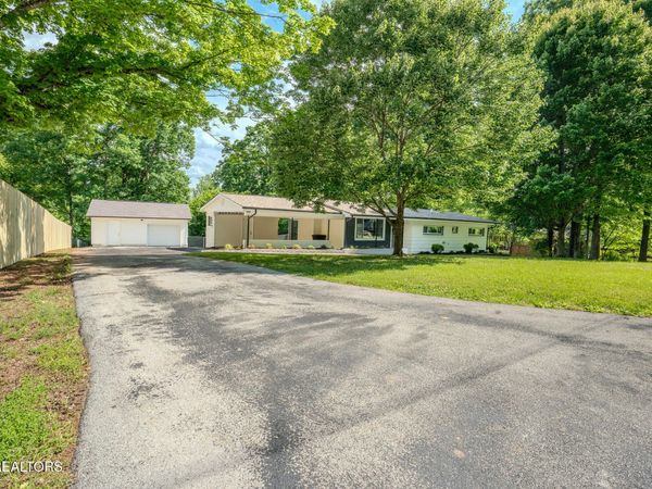 2212 Ridgecrest Drive, Maryville, TN 37803
