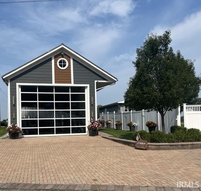 11889 N Forest Drive, Syracuse, IN 46567