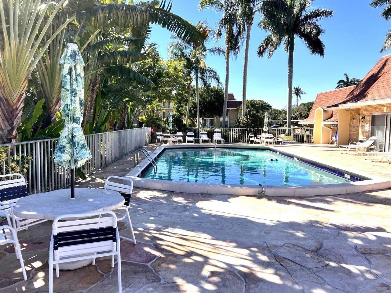 5580 W Tamberlane Circle, Unit 235, Palm Beach Gardens, FL 33418 Photo