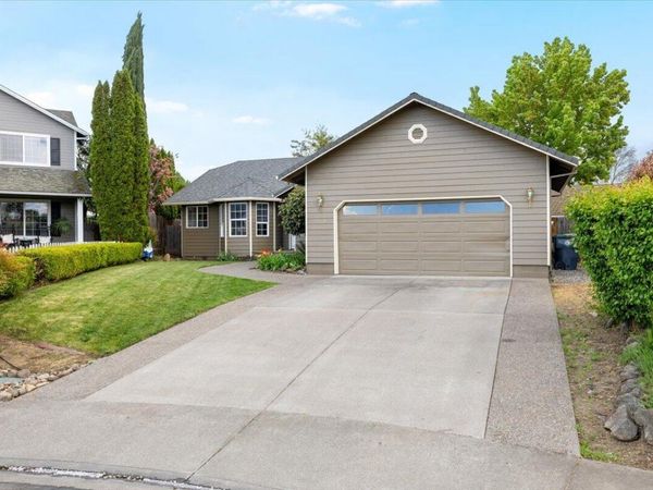 1443 Matthews Place, Medford, OR 97504