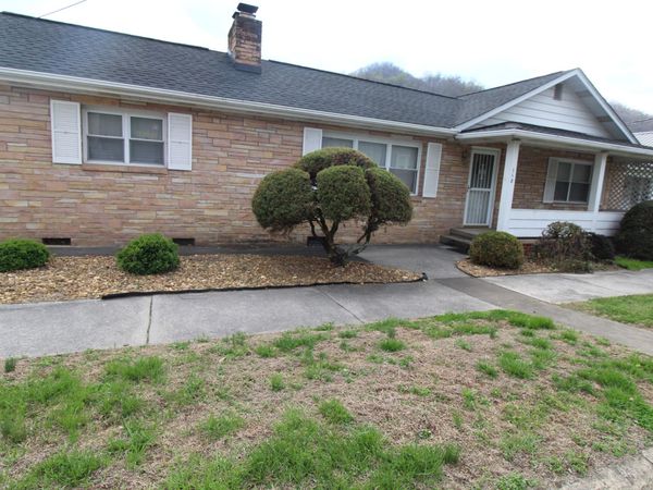 118 Central Ave, Hinton, WV 25951