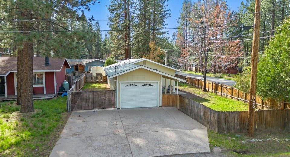 833 W Plumas Avenue, Portola, CA 96122 Photo