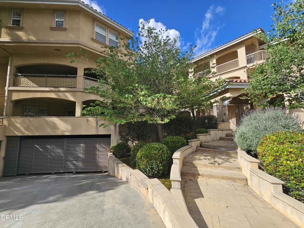 2930 Fairway Avenue, Unit 105, La Crescenta, CA 91214 Main Photo