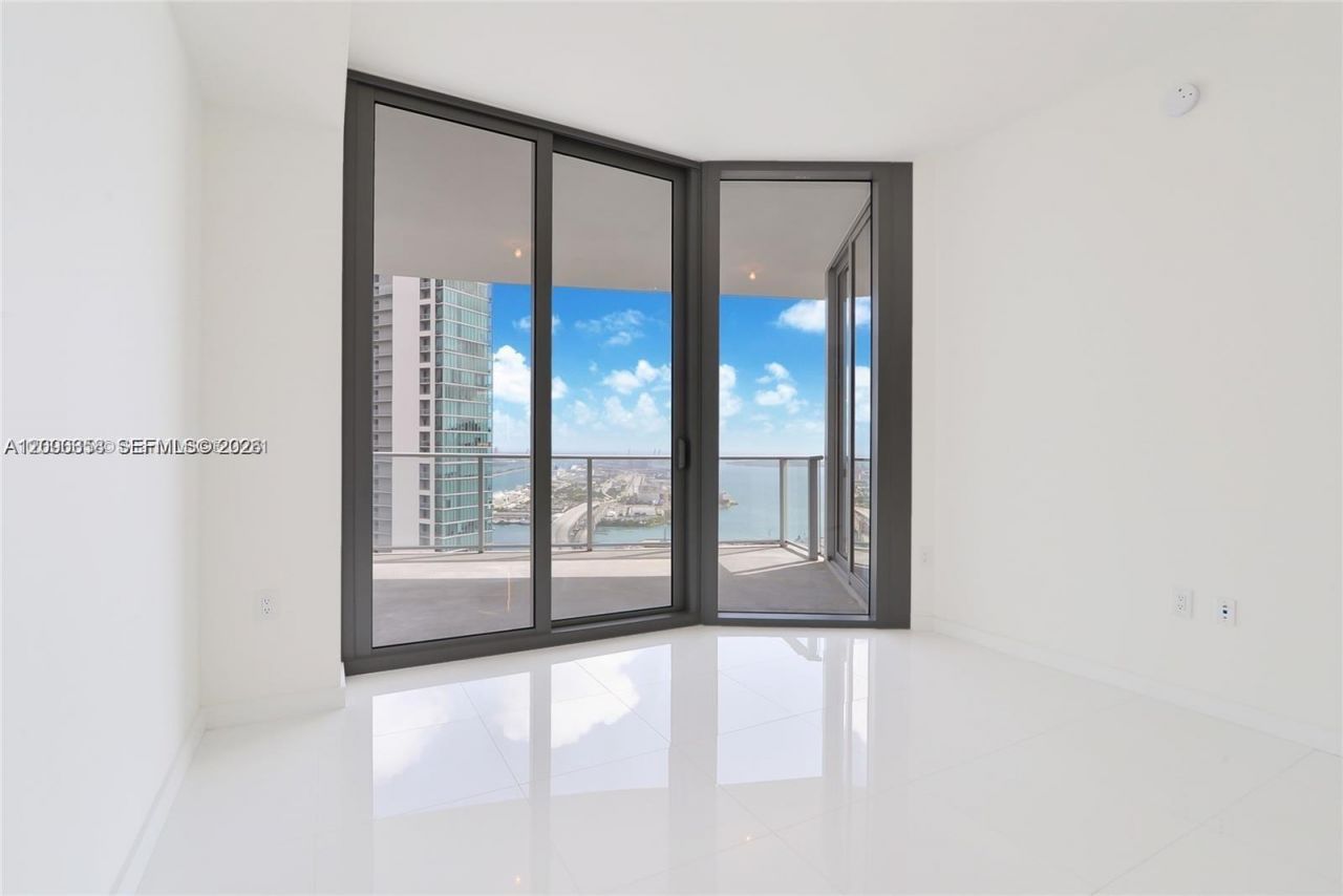 851 NE 1st Ave, Unit 4109, Miami, FL 33132 Photo
