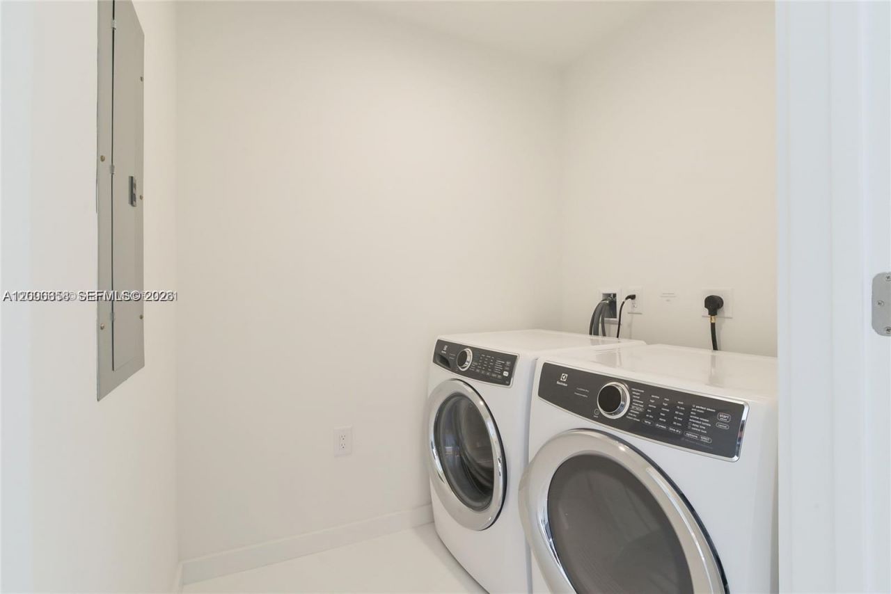 851 NE 1st Ave, Unit 4109, Miami, FL 33132 Photo