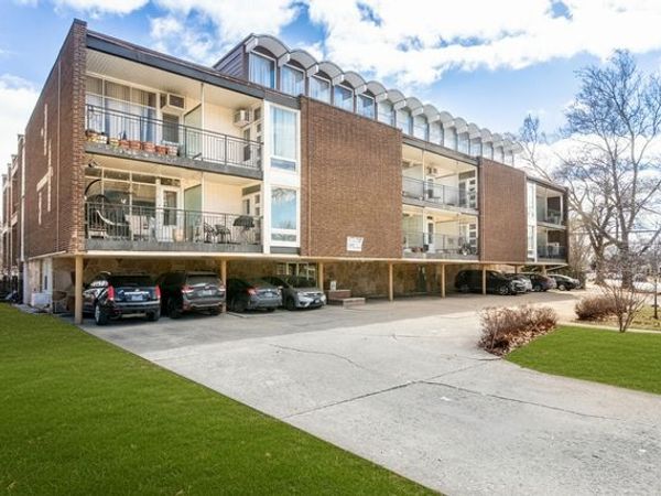 6121 W Higgins Avenue, Unit C2, Chicago, IL 60630