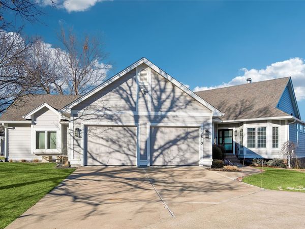 13619 Bay Hill Drive, Clive, IA 50325