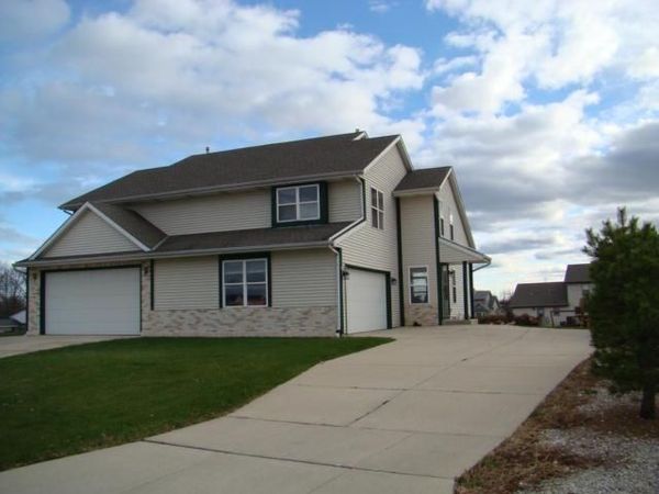 1441 E Buckwood COURT, Unit 1443, Oak Creek, WI 53154