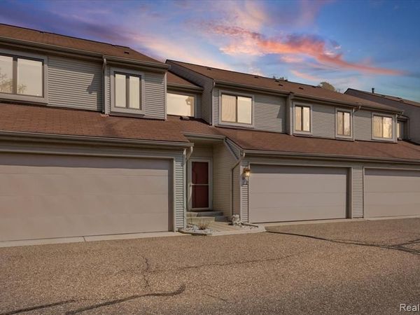 630 Ashley Circle, Rochester Hills, MI 48307