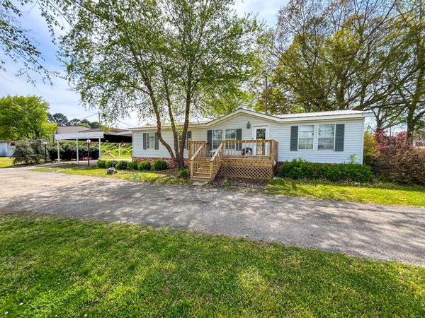 30996 Broad St, Bruceton, TN 38317