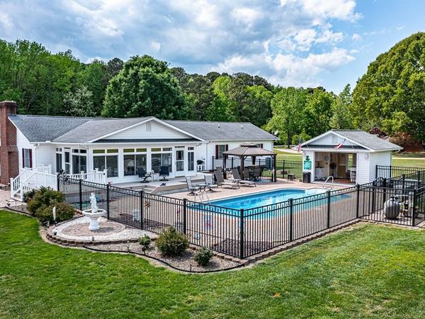 19 James Lane, WEEMS, VA 22576