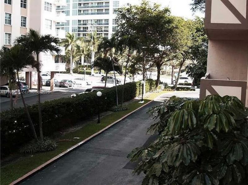 1865 S Ocean Dr, Unit 2B, Hallandale Beach, FL 33009 Photo