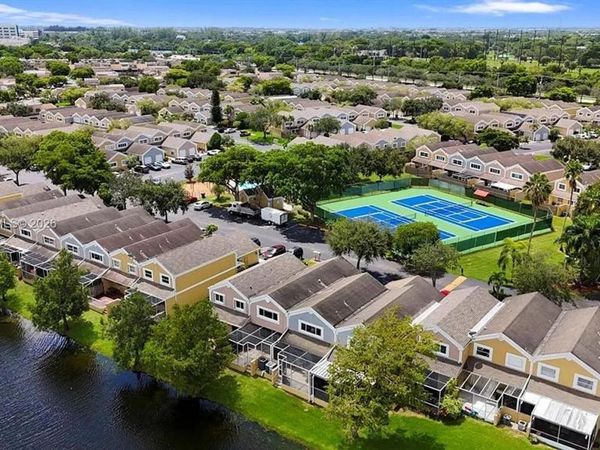 1441 NW 122nd Ter, Pembroke Pines, FL 33026