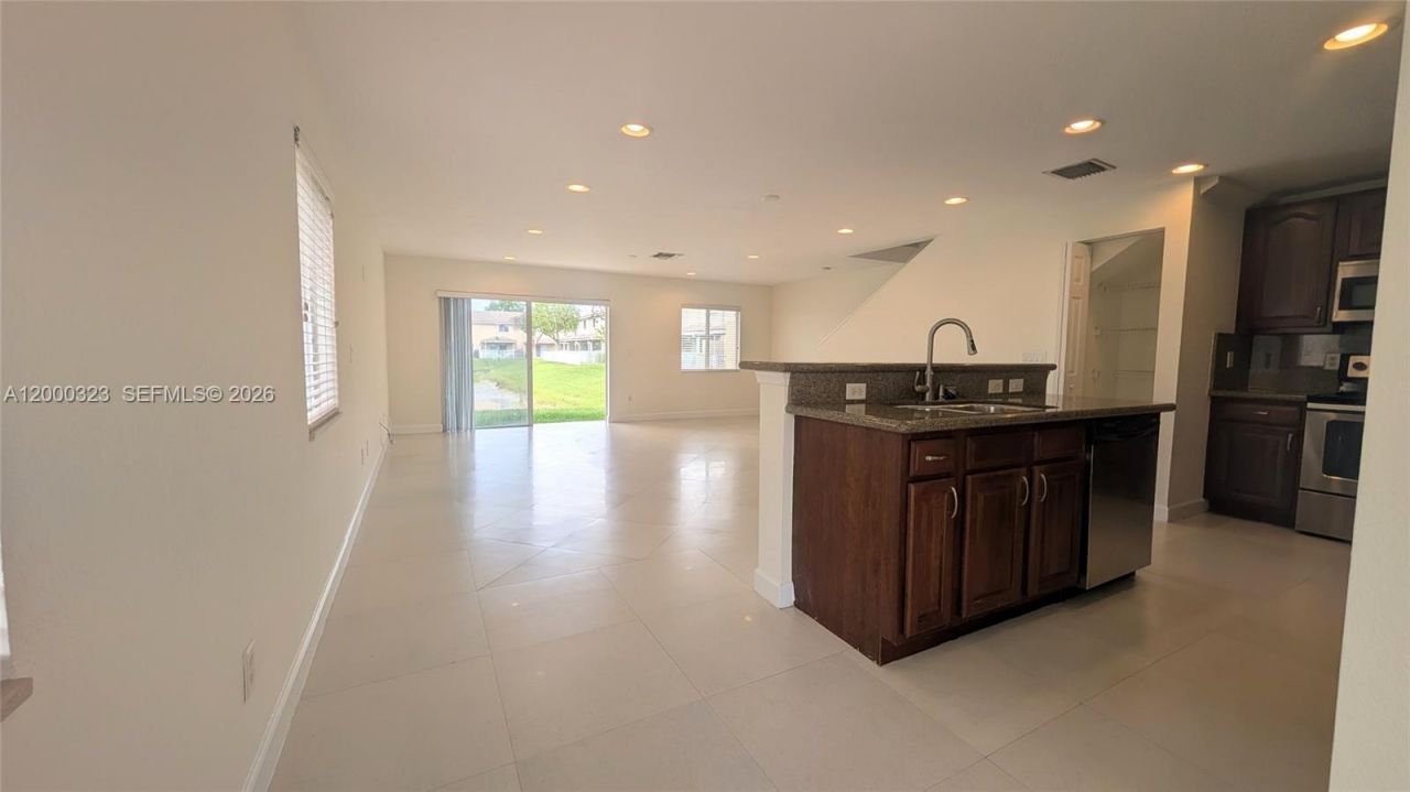 5910 Royal Way, Unit ----, Tamarac, FL 33321 Photo