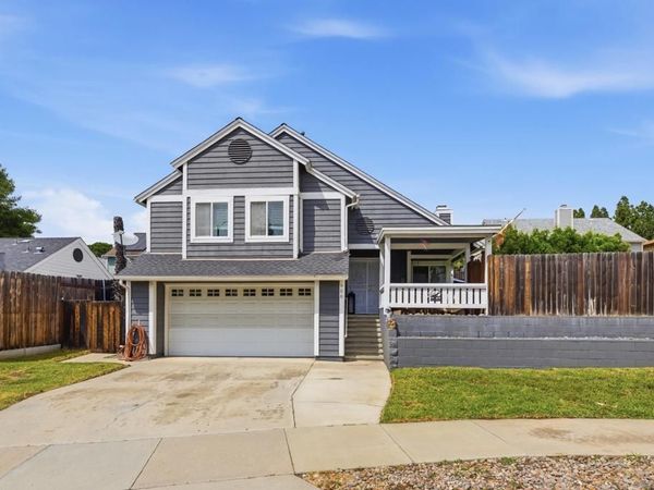 956 Mariposa Place, Escondido, CA 92026