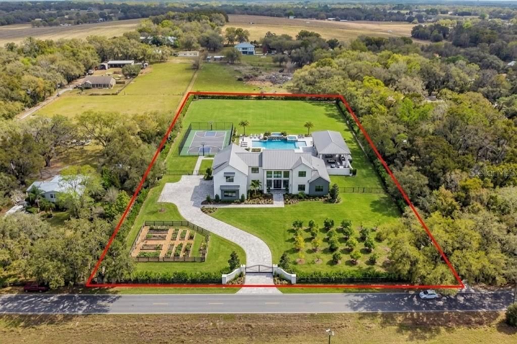 8236 Wire Road , Zephyrhills, FL 33540 Photo