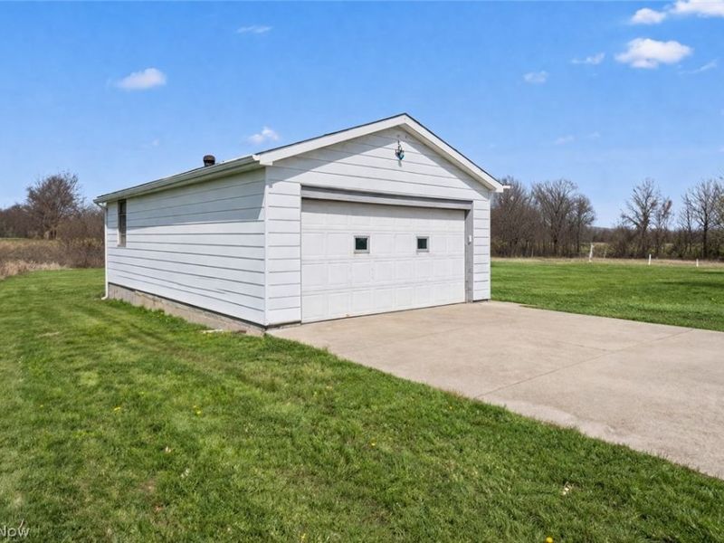 9669 Tallmadge Road, Diamond, OH 44412 Photo 8