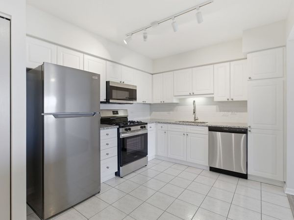 7051 W Touhy Avenue, Unit 610, Niles, IL 60714