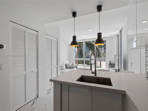 300 S Biscayne Blvd , Unit T-1411, Miami, FL 33131